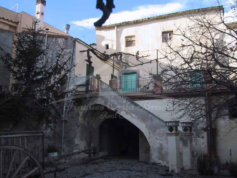 Hus til salgs i Castello d'Empuries med garasje - € 850 000 (Ref: 8586851)