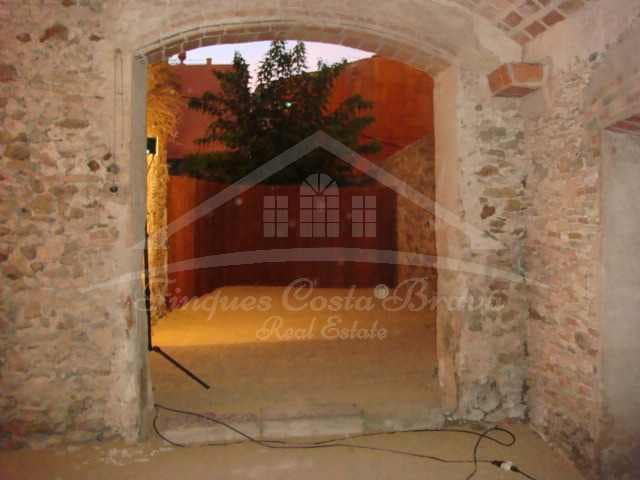 Hus til salgs i Castello d'Empuries med garasje - € 850 000 (Ref: 8586851)