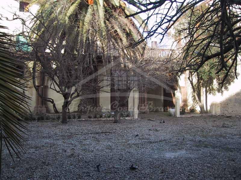 Hus til salgs i Castello d'Empuries med garasje - € 850 000 (Ref: 8586851)