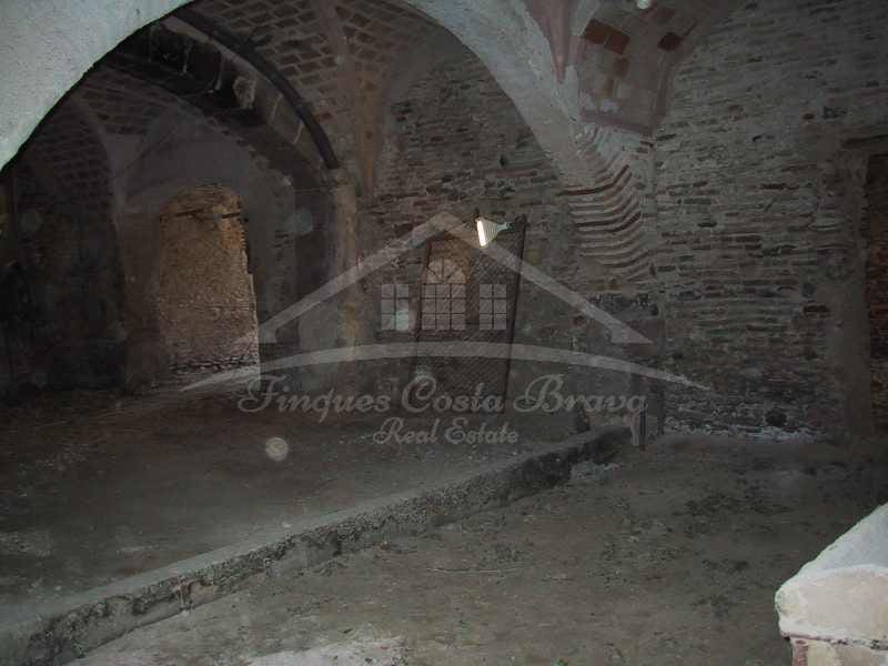 Hus til salgs i Castello d'Empuries med garasje - € 850 000 (Ref: 8586851)