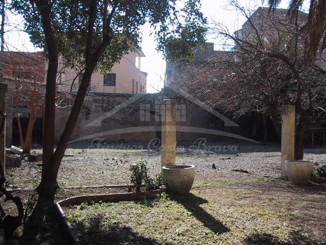 Hus til salgs i Castelló d'Empúries med garasje - € 850 000 (Ref: 8586851)