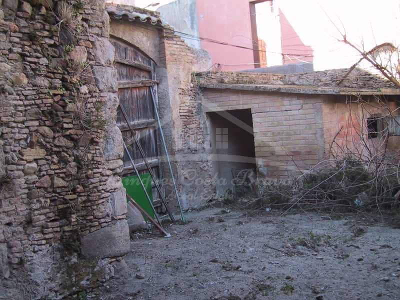 Hus til salgs i Castello d'Empuries med garasje - € 850 000 (Ref: 8586851)