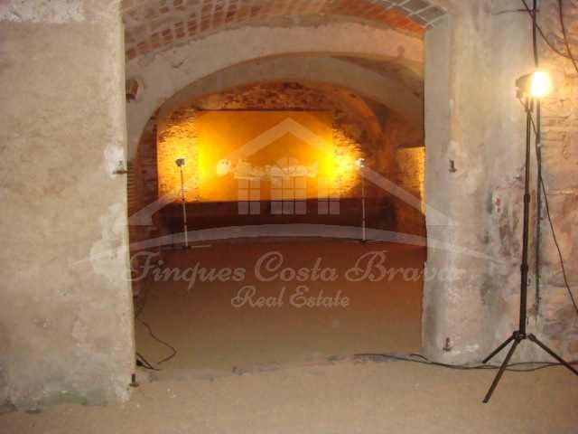 Hus til salgs i Castello d'Empuries med garasje - € 850 000 (Ref: 8586851)