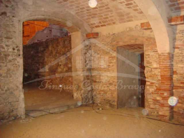 Hus til salgs i Castello d'Empuries med garasje - € 850 000 (Ref: 8586851)