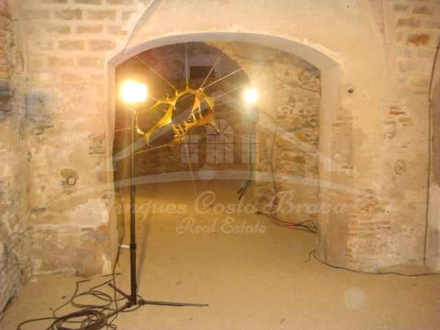 Hus til salgs i Castello d'Empuries med garasje - € 850 000 (Ref: 8586851)