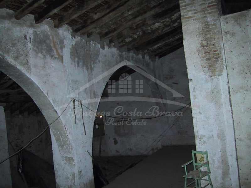 Hus til salgs i Castello d'Empuries med garasje - € 850 000 (Ref: 8586851)