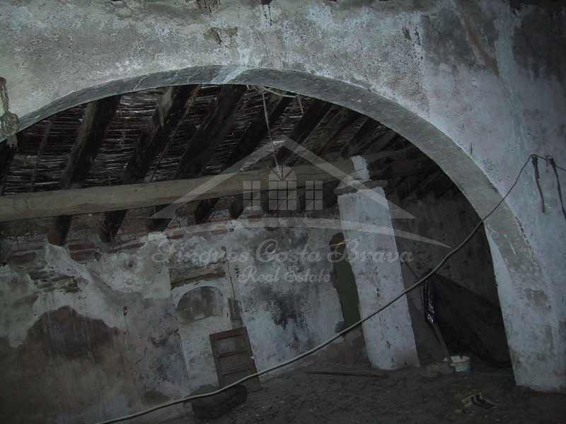 Hus til salgs i Castello d'Empuries med garasje - € 850 000 (Ref: 8586851)