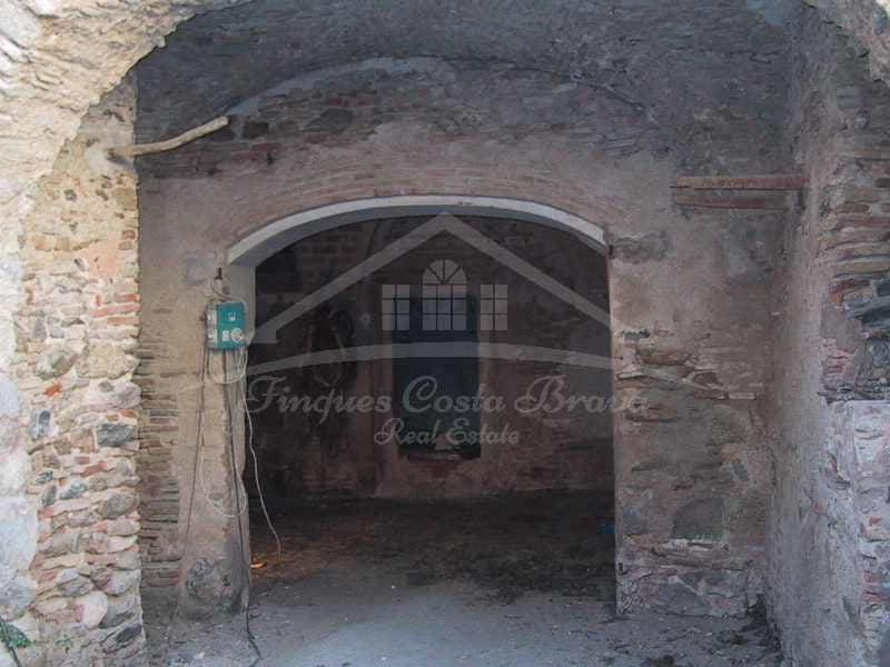 Hus til salgs i Castello d'Empuries med garasje - € 850 000 (Ref: 8586851)