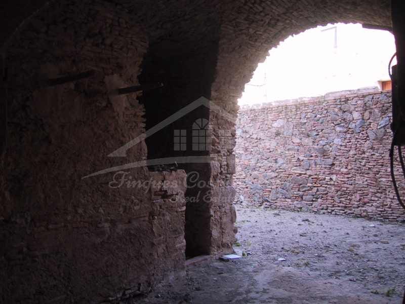 Hus til salgs i Castello d'Empuries med garasje - € 850 000 (Ref: 8586851)