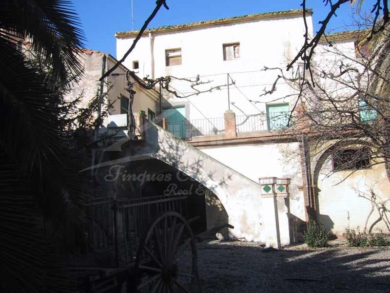 Hus til salgs i Castello d'Empuries med garasje - € 850 000 (Ref: 8586851)