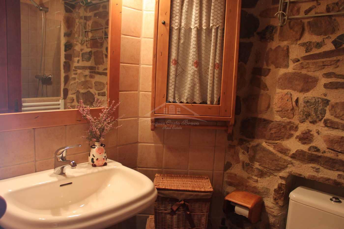 6 bedroom Finca/Country House for sale in Laspaules - € 265,000 (Ref: 8586854)