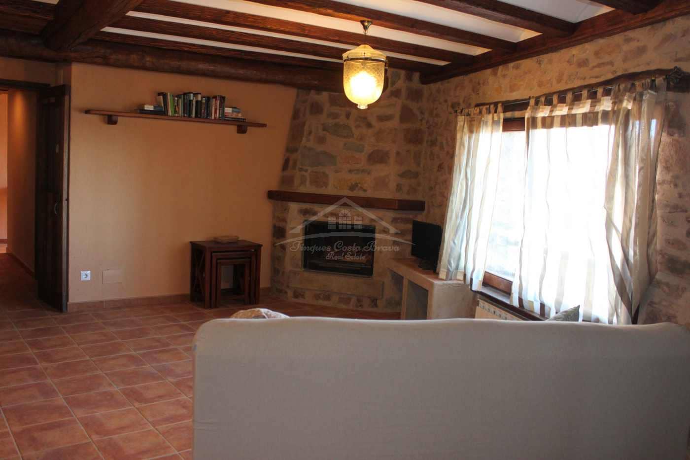 6 bedroom Finca/Country House for sale in Laspaules - € 265,000 (Ref: 8586854)