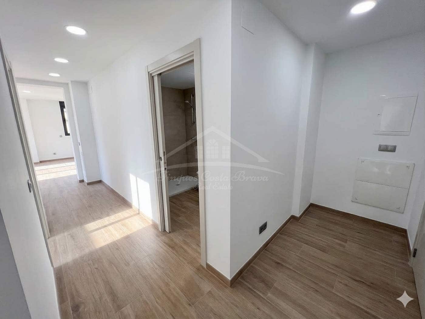 3 soverom Leilighet til salgs i Pals med svømmebasseng garasje - € 350 000 (Ref: 9687361)