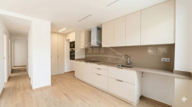 3 soverom Leilighet til salgs i Pals med svømmebasseng garasje - € 350 000 (Ref: 9687361)