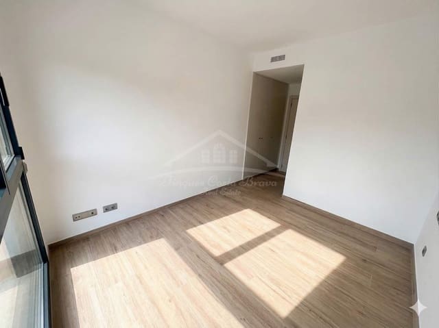 3 soverom Leilighet til salgs i Pals med svømmebasseng garasje - € 350 000 (Ref: 9687361)