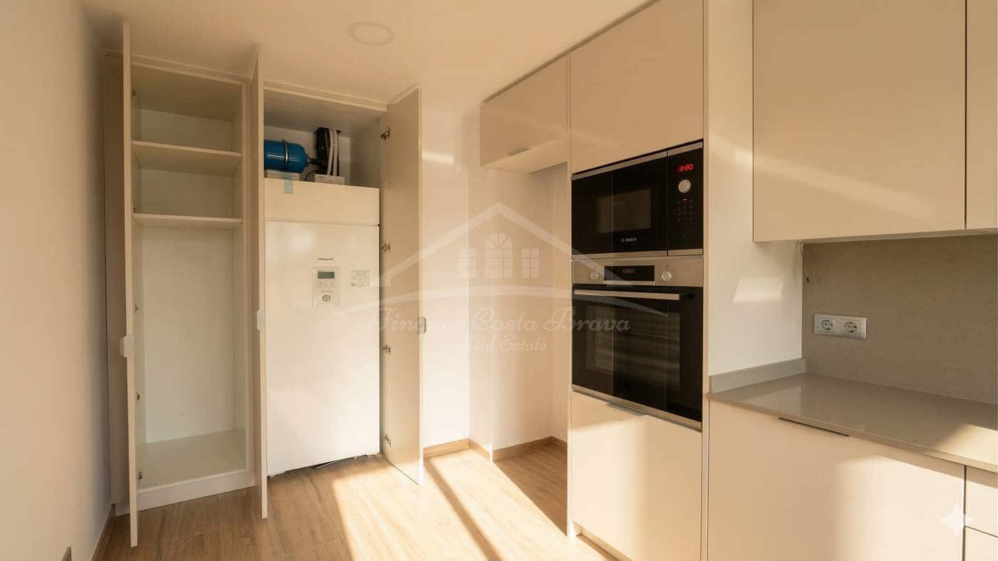 3 soverom Leilighet til salgs i Pals med svømmebasseng garasje - € 350 000 (Ref: 9687361)