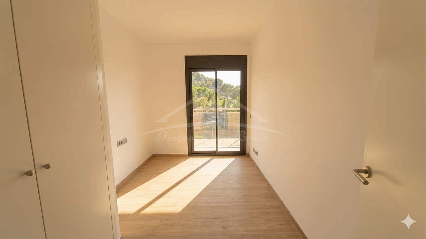 3 soverom Leilighet til salgs i Pals med svømmebasseng garasje - € 350 000 (Ref: 9687361)