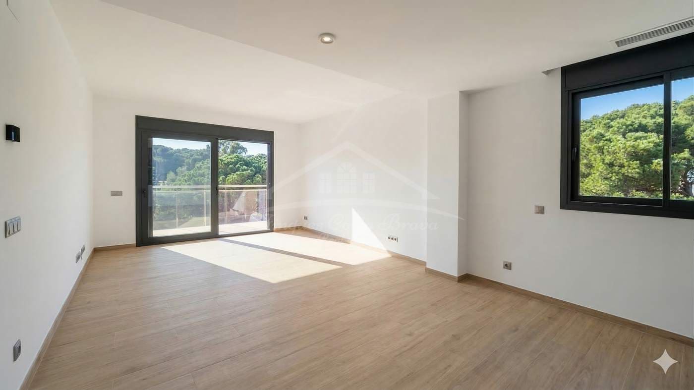 3 soverom Leilighet til salgs i Pals med svømmebasseng garasje - € 350 000 (Ref: 9687361)