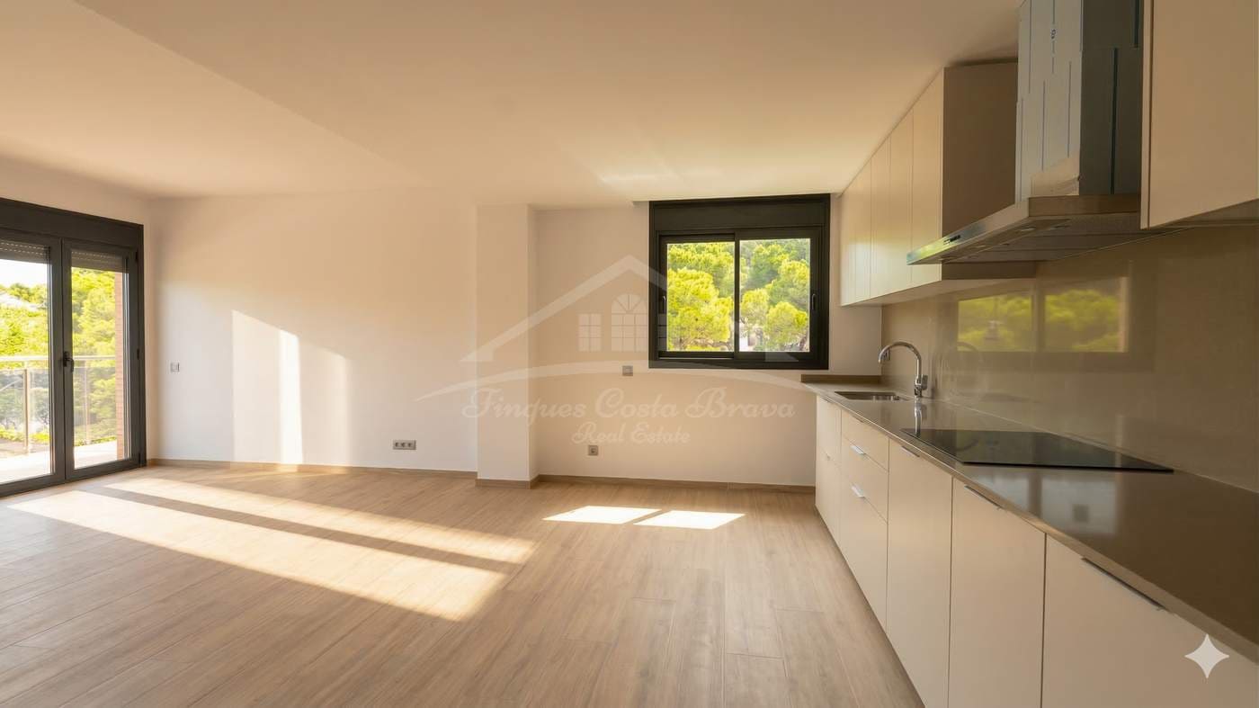 3 soverom Leilighet til salgs i Pals med svømmebasseng garasje - € 350 000 (Ref: 9687361)