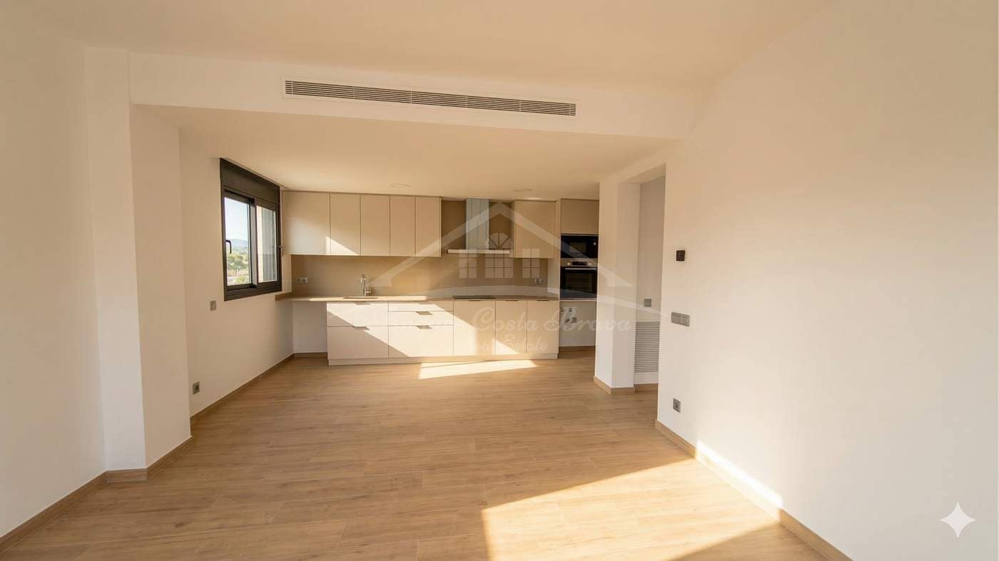 3 soverom Leilighet til salgs i Pals med svømmebasseng garasje - € 350 000 (Ref: 9687361)