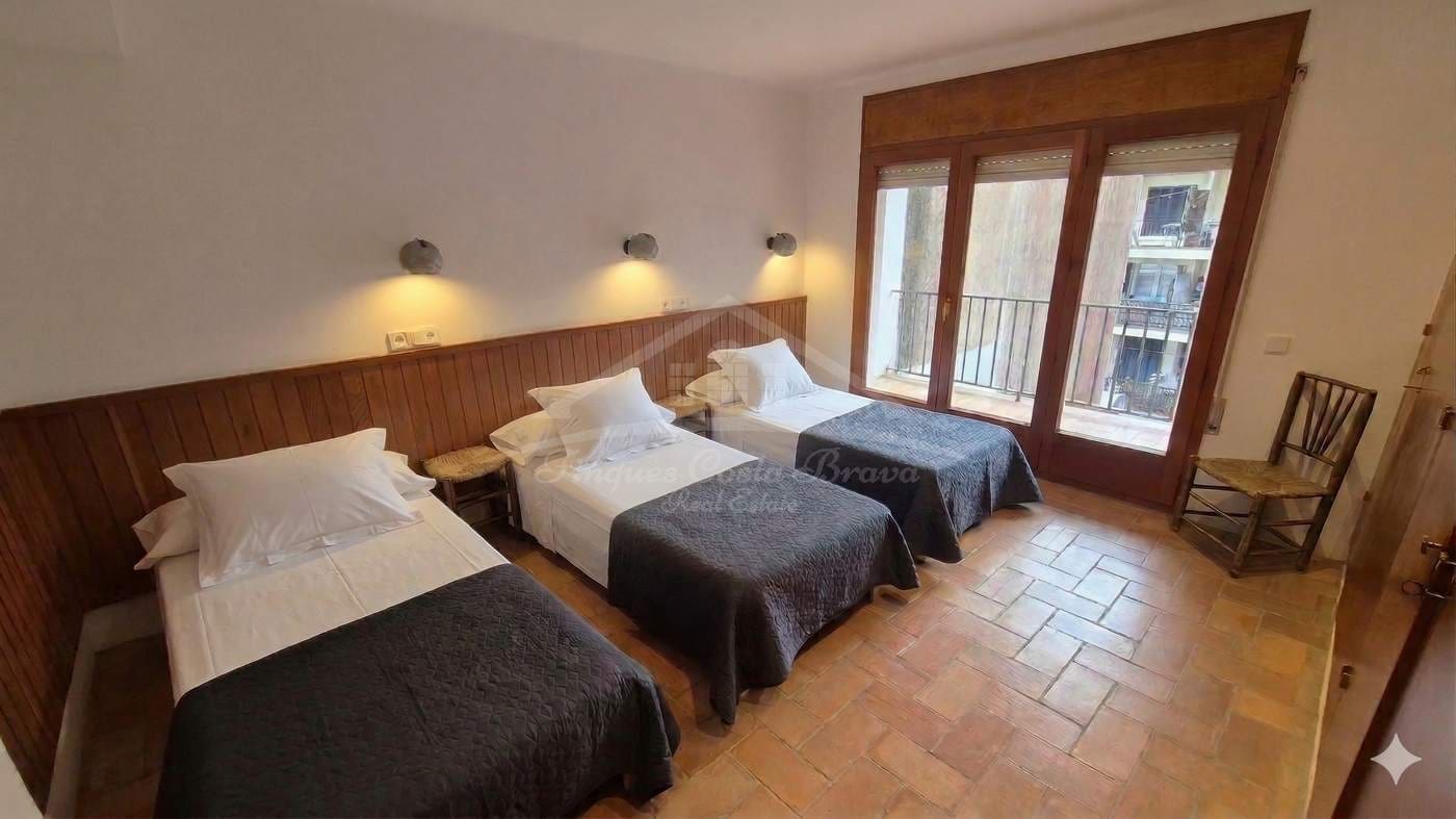 4 bedroom Villa for sale in Palafrugell with garage - € 850,000 (Ref: 9715364)