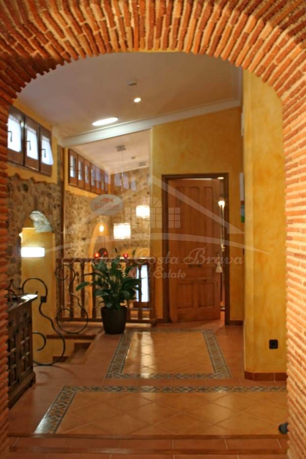 12 sypialnia Finka/Dom wiejski na sprzedaż w Santa Cristina d'Aro z garażem - 1 800 000 € (Ref: 9795071)