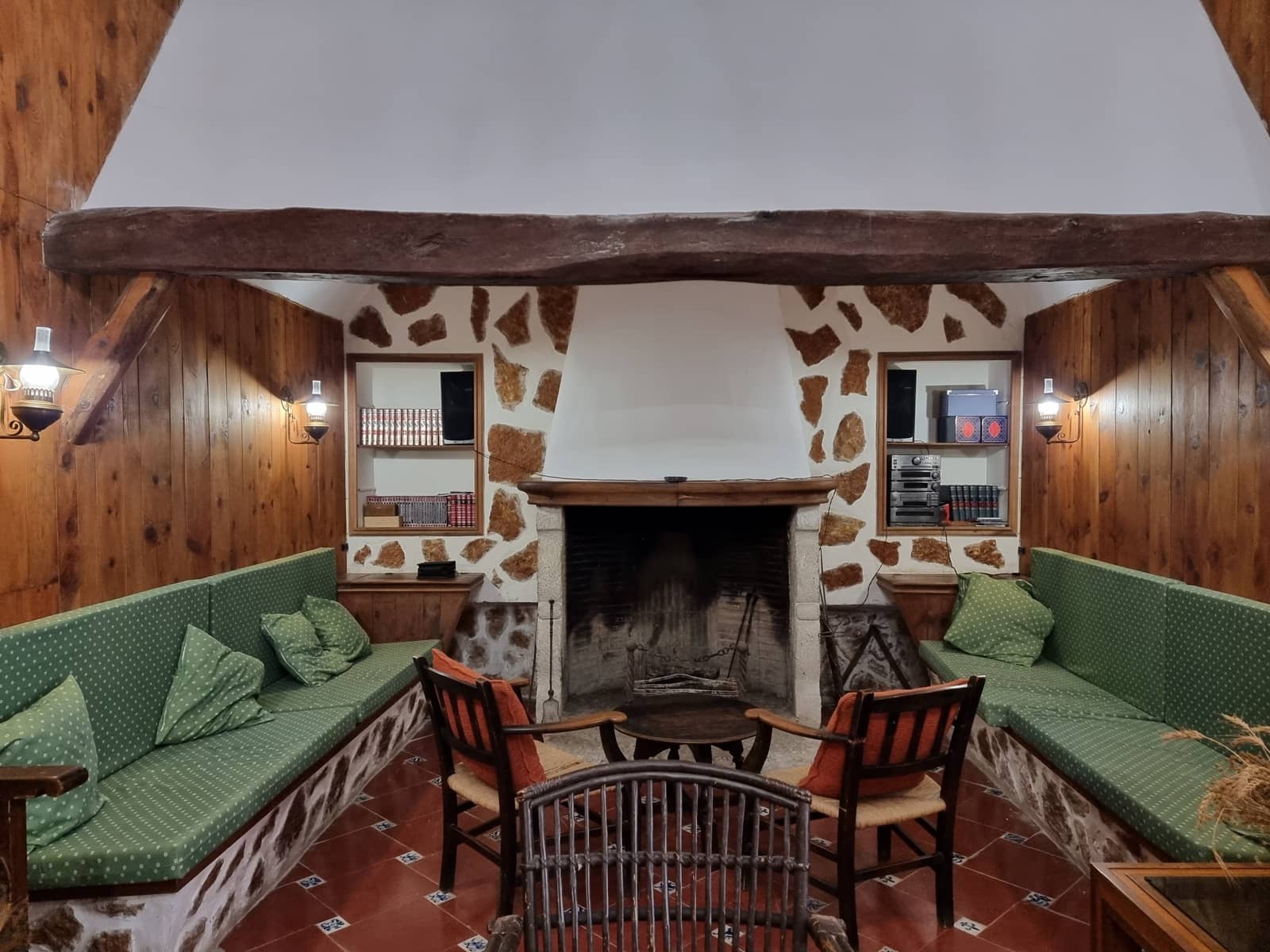 12 soveværelse Finca/Landehus til salg i Bocairent med swimmingpool garage - € 895.000 (Ref: 7058359)