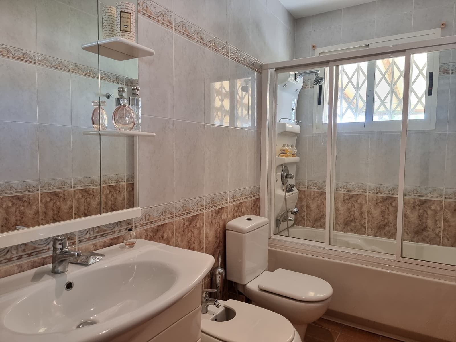 6 soveværelse Byhus til salg i Vila-real med swimmingpool garage - € 950.000 (Ref: 8293059)