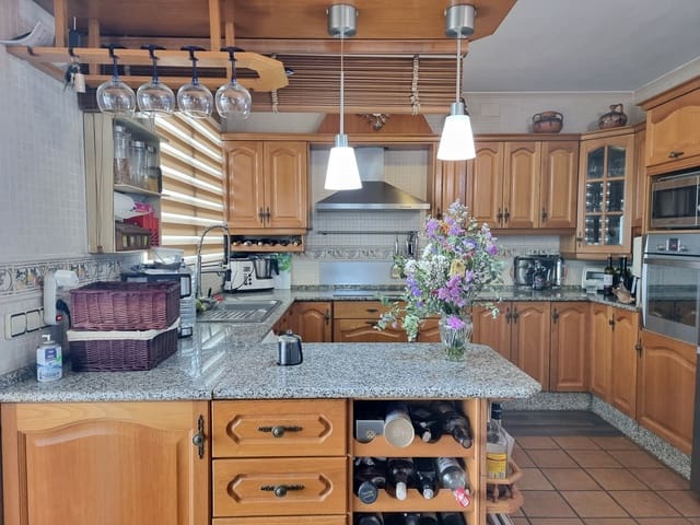 6 bedroom Townhouse for sale in Vila-real with pool garage - € 950,000 (Ref: 8293059)