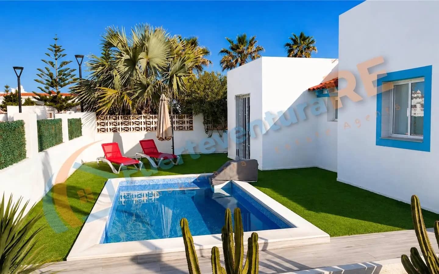 2 sovrum Villa till salu i Corralejo med pool - 1 250 000 € (Ref: 10001305)