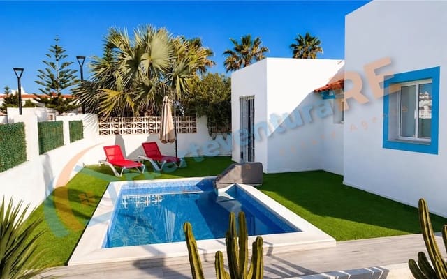 2 sovrum Villa till salu i Corralejo, La Oliva med pool - 1 250 000 € (Ref: 10001305)