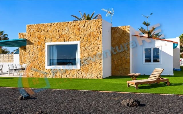 2 sovrum Villa till salu i Corralejo, La Oliva med pool - 1 250 000 € (Ref: 10001305)