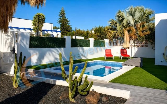 2 sovrum Villa till salu i Corralejo, La Oliva med pool - 1 250 000 € (Ref: 10001305)