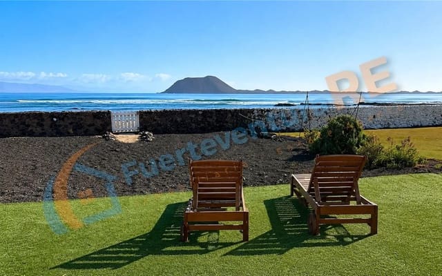 2 sovrum Villa till salu i Corralejo, La Oliva med pool - 1 250 000 € (Ref: 10001305)