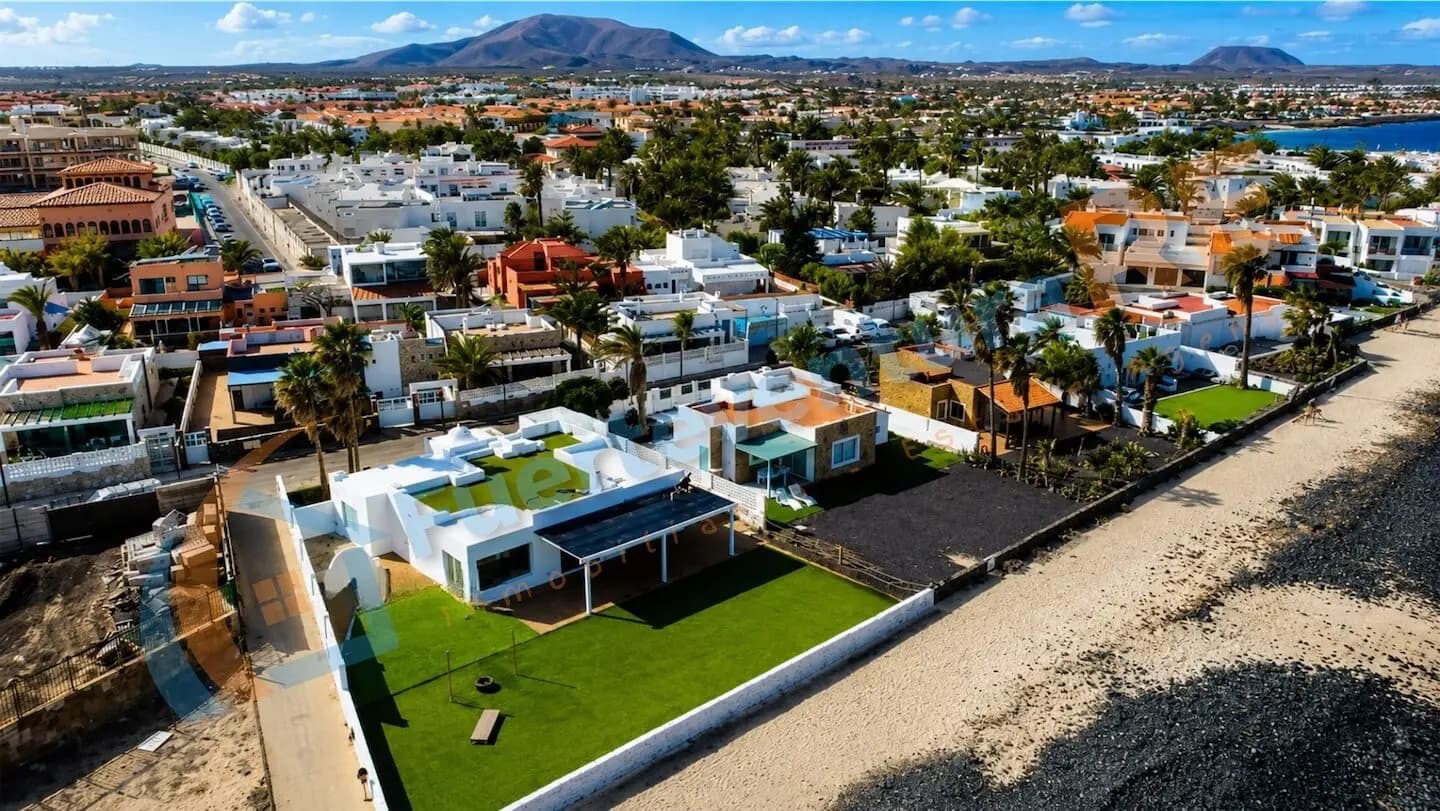 2 sovrum Villa till salu i Corralejo med pool - 1 250 000 € (Ref: 10001305)