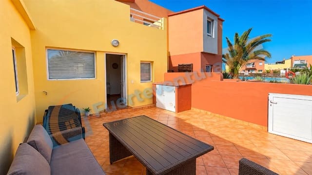 2 makuuhuone Huoneisto myytävänä paikassa Corralejo, La Oliva mukana uima-altaan - 259 000 € (Ref: 10111116)