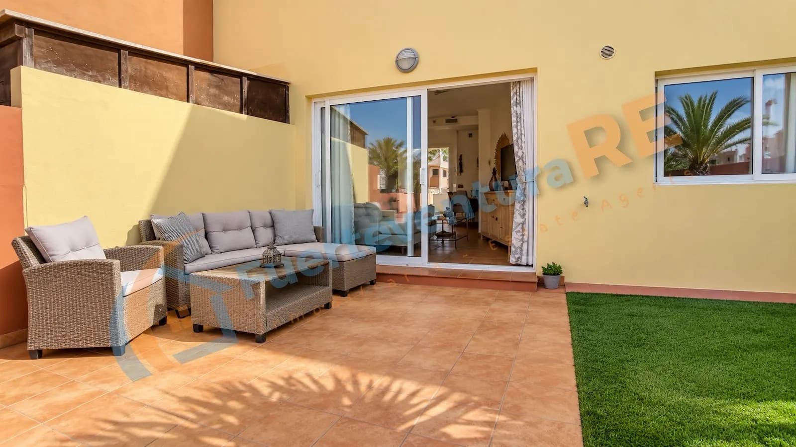 2 makuuhuone Huoneisto myytävänä paikassa Corralejo mukana uima-altaan - 259 000 € (Ref: 10111116)
