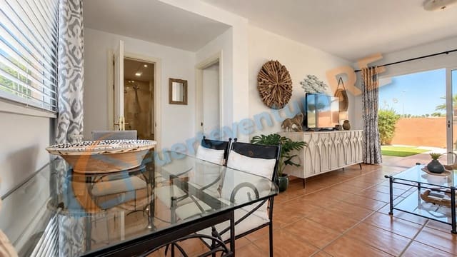 2 makuuhuone Huoneisto myytävänä paikassa Corralejo, La Oliva mukana uima-altaan - 259 000 € (Ref: 10111116)