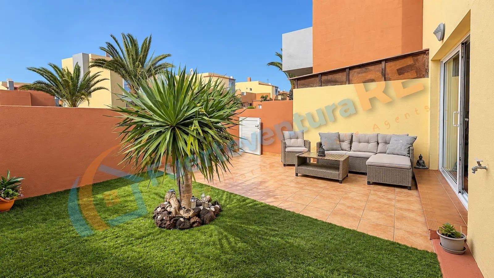 2 makuuhuone Huoneisto myytävänä paikassa Corralejo mukana uima-altaan - 259 000 € (Ref: 10111116)