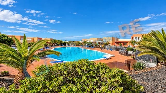 2 makuuhuone Huoneisto myytävänä paikassa Corralejo, La Oliva mukana uima-altaan - 259 000 € (Ref: 10111116)