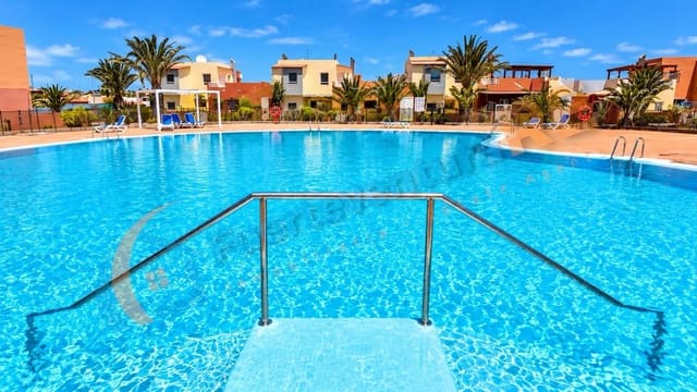 2 makuuhuone Huoneisto myytävänä paikassa Corralejo, La Oliva mukana uima-altaan - 259 000 € (Ref: 10111116)