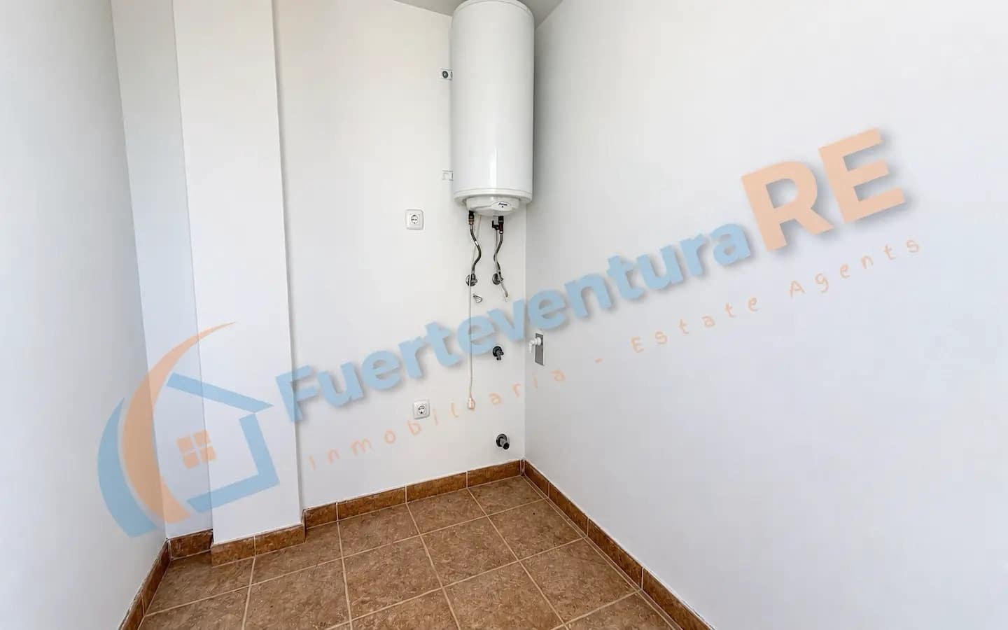 2 bedroom Apartment for sale in Puerto del Rosario with garage - € 175,000 (Ref: 10150212)