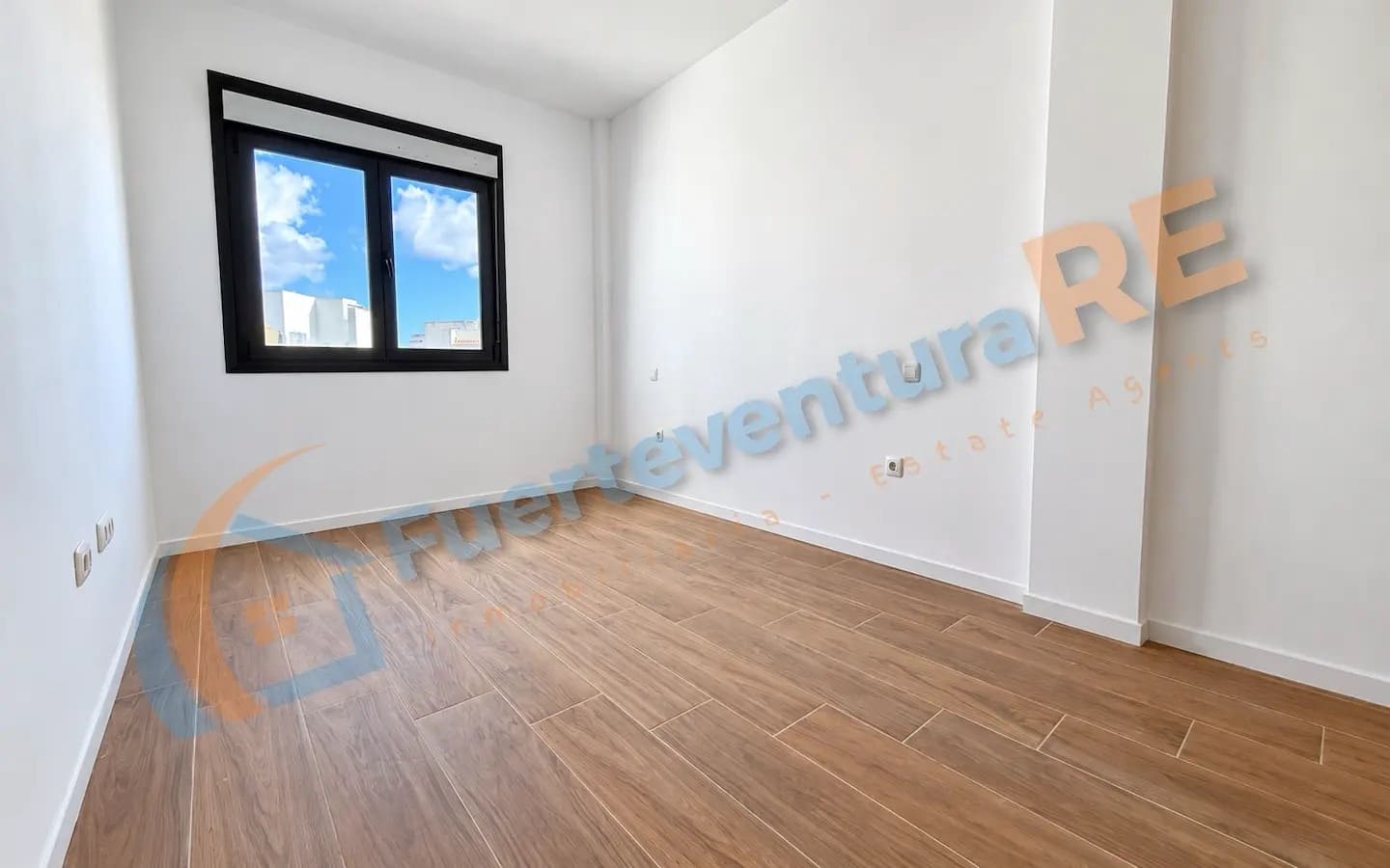 2 bedroom Apartment for sale in Puerto del Rosario with garage - € 175,000 (Ref: 10150212)