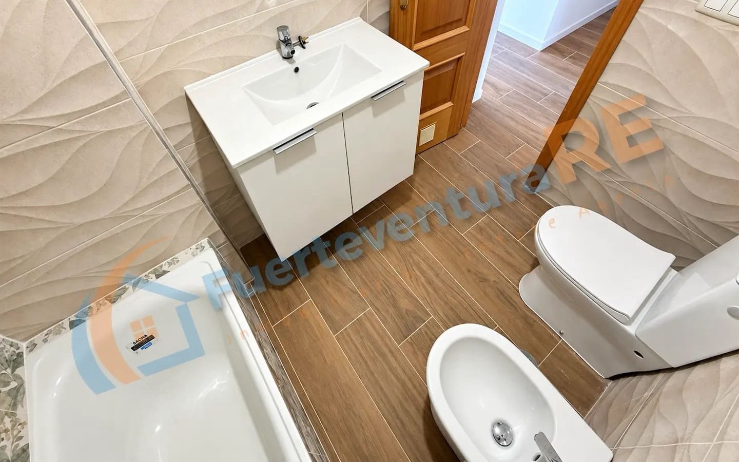 2 bedroom Apartment for sale in Puerto del Rosario with garage - € 175,000 (Ref: 10150212)