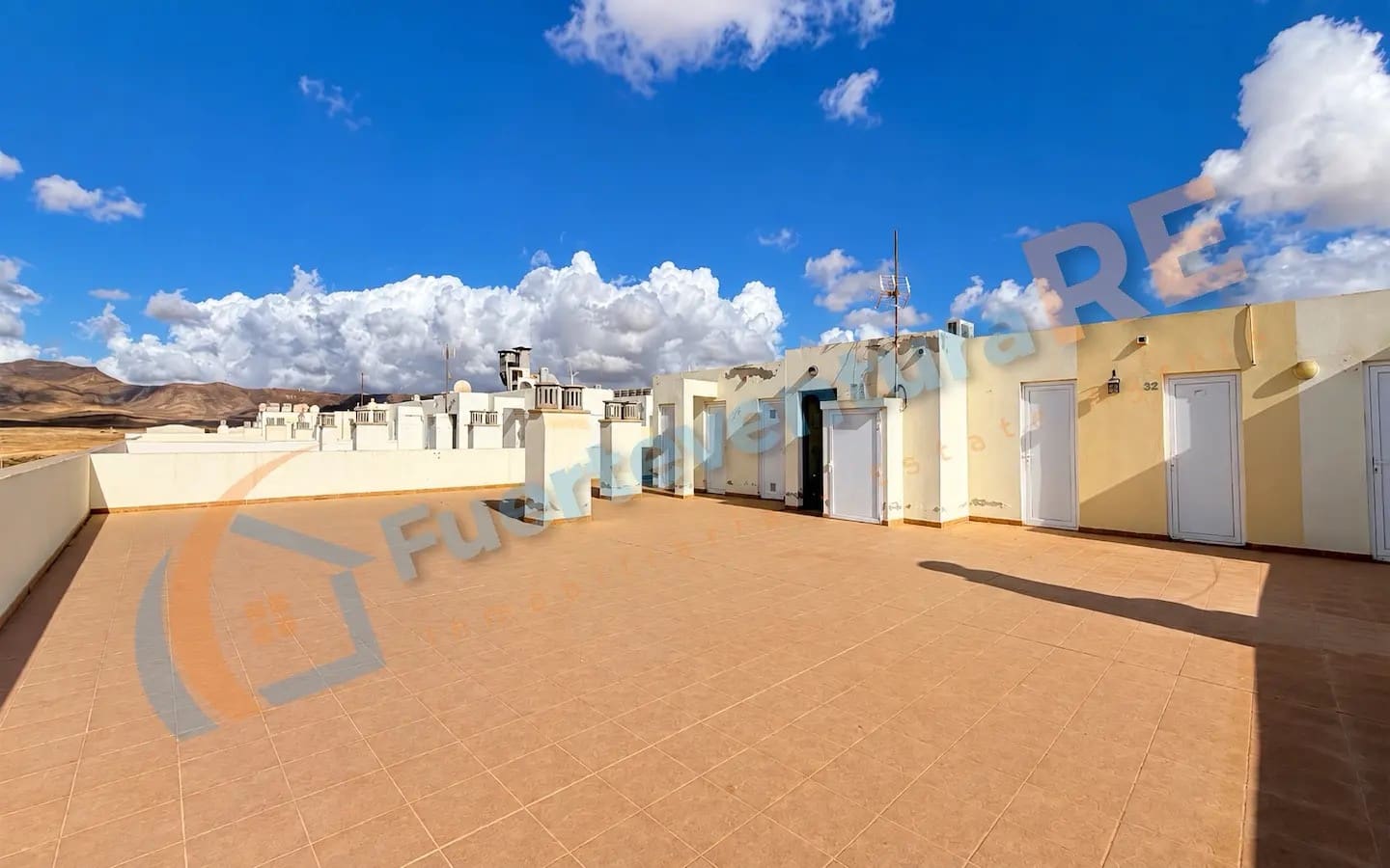 2 bedroom Apartment for sale in Puerto del Rosario with garage - € 175,000 (Ref: 10150212)