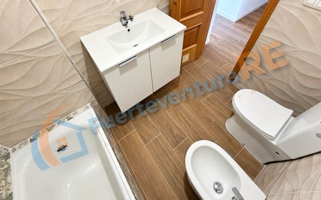 2 makuuhuone Huoneisto myytävänä paikassa Puerto del Rosario mukana 
autotalli - 175 000 € (Ref: 10150212)