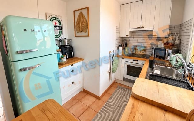2 makuuhuone Kattohuoneisto myytävänä paikassa Corralejo, La Oliva mukana uima-altaan 
autotalli - 278 000 € (Ref: 10163299)