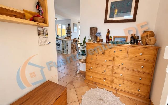 2 makuuhuone Kattohuoneisto myytävänä paikassa Corralejo, La Oliva mukana uima-altaan 
autotalli - 278 000 € (Ref: 10163299)