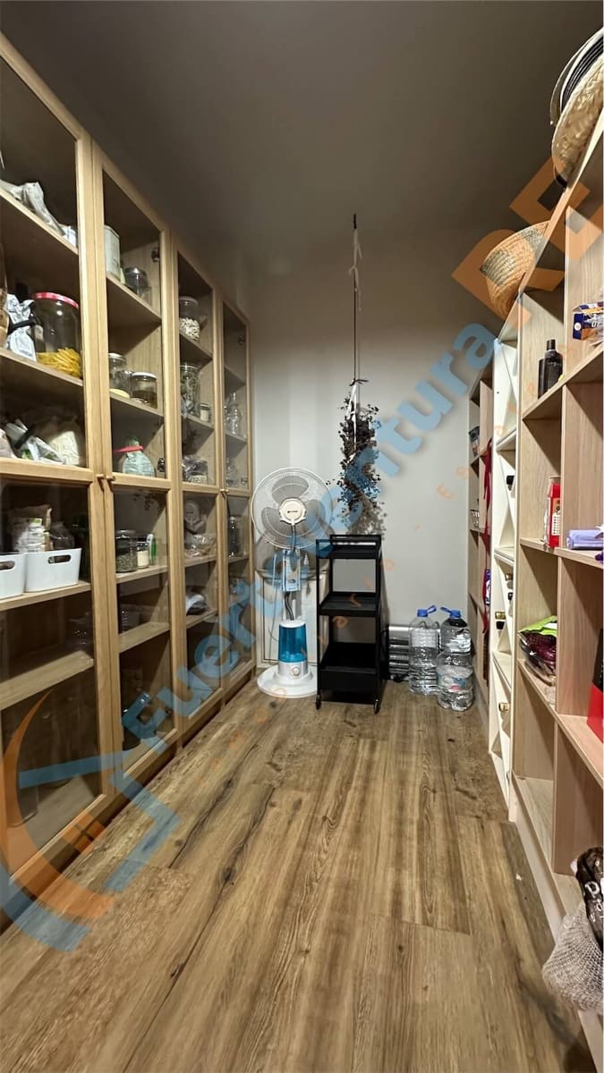 3 soveværelse Villa til salg i Llanos de la Concepcion med garage - € 650.000 (Ref: 7971138)