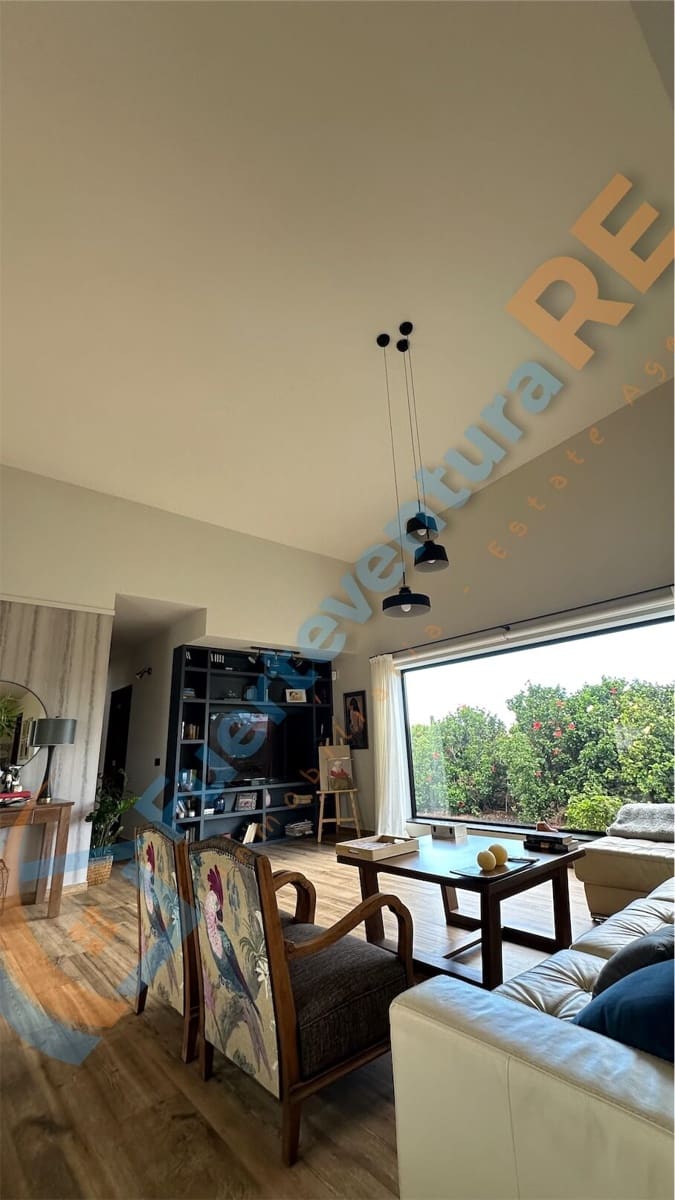 3 soveværelse Villa til salg i Llanos de la Concepcion med garage - € 650.000 (Ref: 7971138)